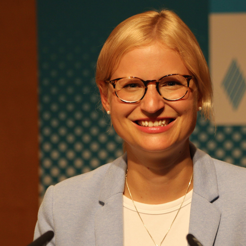 Dr. Sarah Schmid